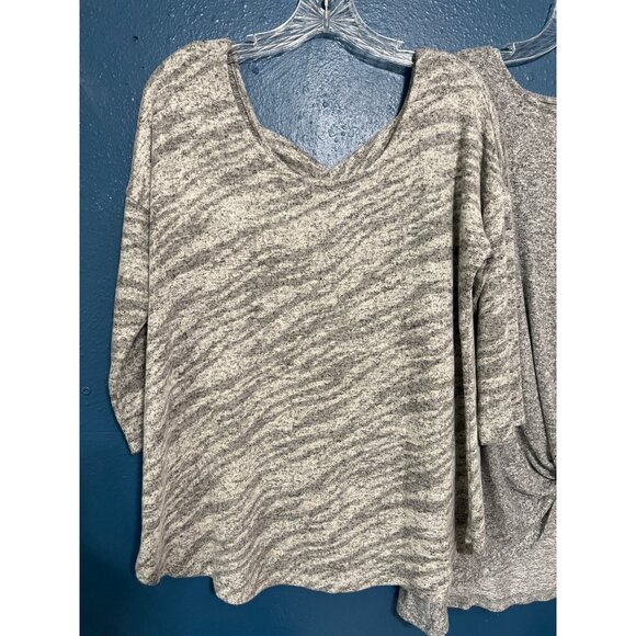 2 Piece Gibson & Bobeau Gray Tops Bundle Size M - Picture 11 of 12